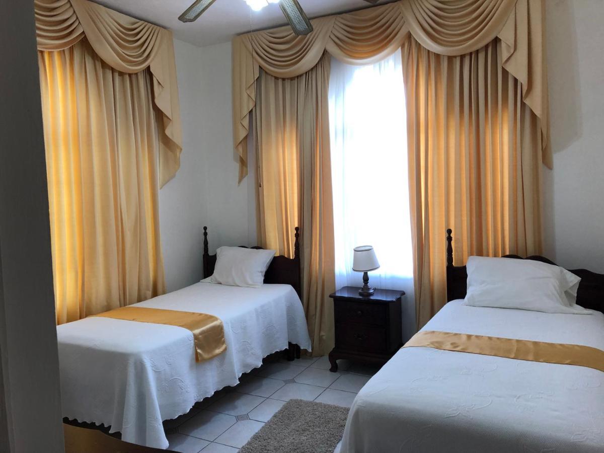 Goldenview Guesthouse Ocho Ríos Extérieur photo